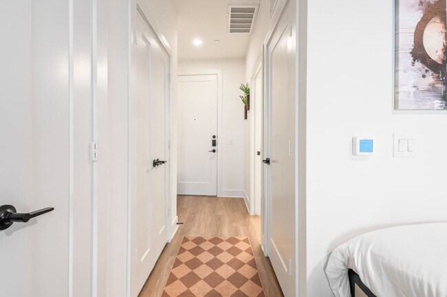 Building Photo - 701 Richmond Ave.