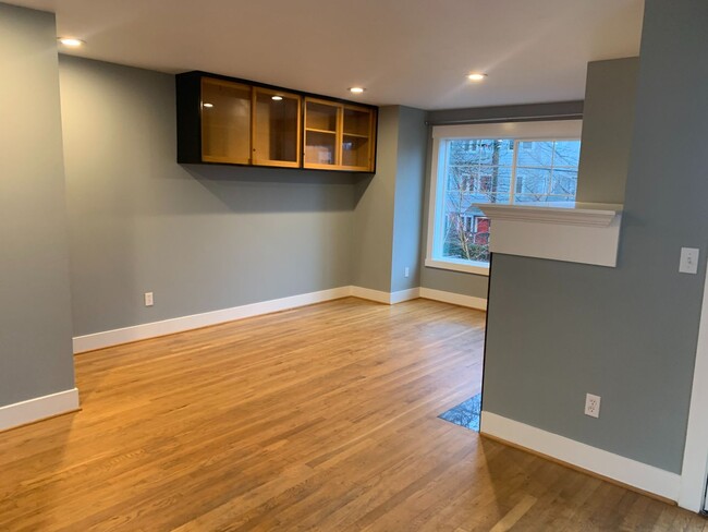 Building Photo - Introducing our stunning 2-bedroom, 2-bath...