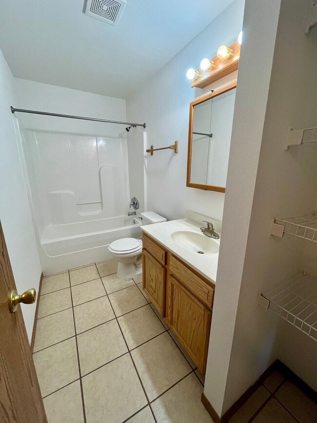 Building Photo - All Inclusive Duplex | 3 Bed | 2 Bath