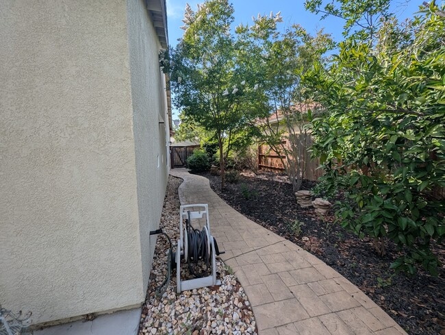 Building Photo - 4087 Coldwater Dr