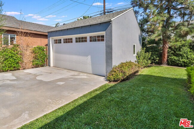 Building Photo - 6027 Comey Ave
