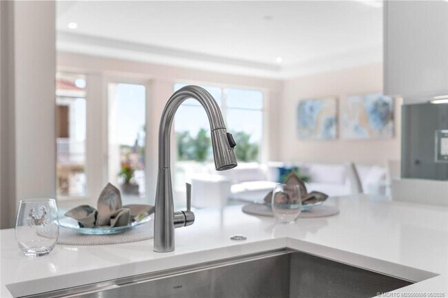 Building Photo - 41 SW Seminole St