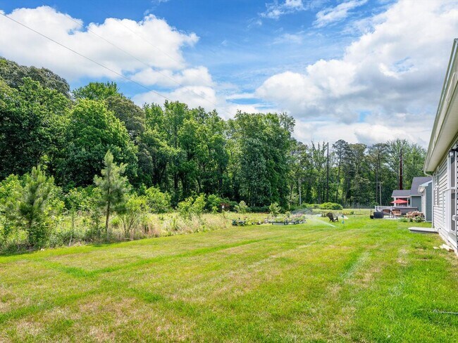 Building Photo - BeachTree Preserve Beauty | Finished Basement, Pool Access & Lawn Care Included