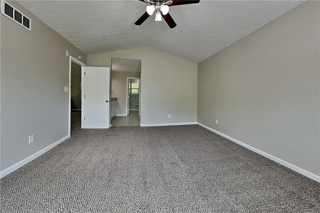 Building Photo - 548 Julius Dr