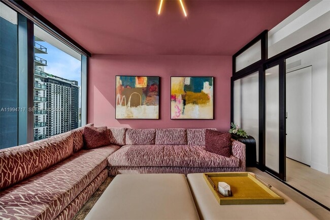 Building Photo - 700 NE 24th St