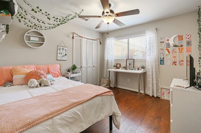 Building Photo - 21439 Park Green Dr