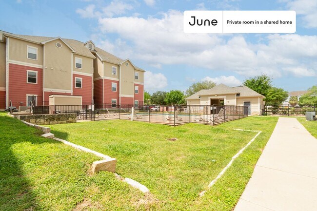 Building Photo - Room in Shared 4 bed/4 bath home