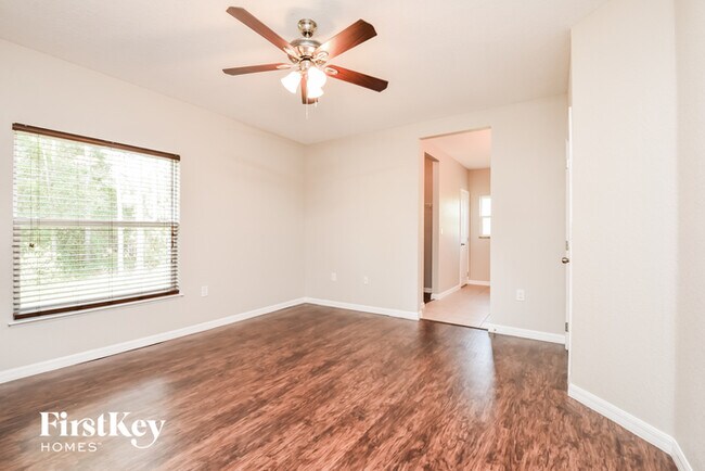 Building Photo - 3379 Toluca Terrace