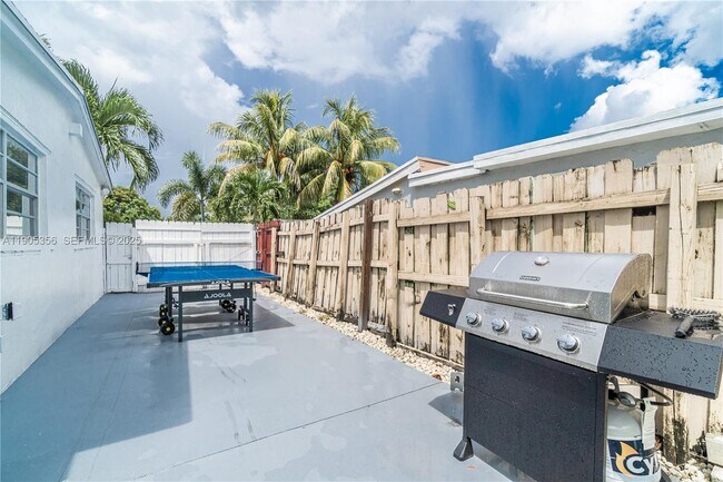 Building Photo - 6650 McKinley St