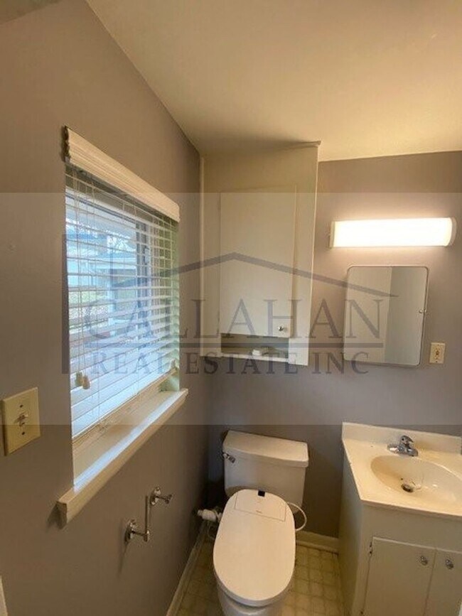 Building Photo - Lakewood 3 Bedroom Home