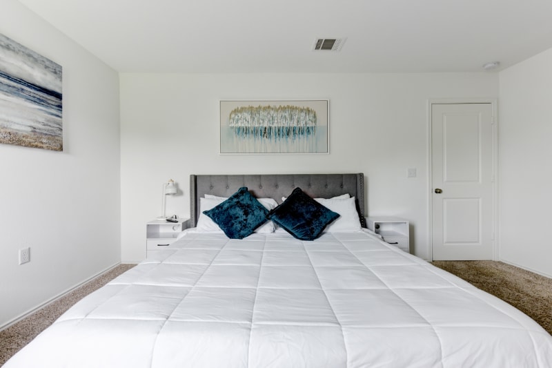 Building Photo - 2204 Nightview Dr