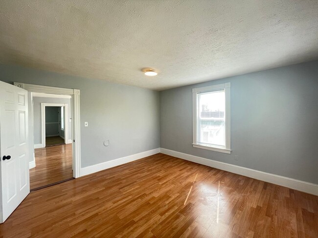 Building Photo - 231 Laurel St