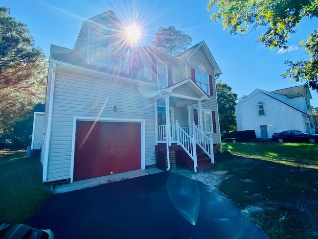 Building Photo - Beautiful and Spacious 3bdrm/2.5bth Home Conveniently Located in Chesterfield County!!