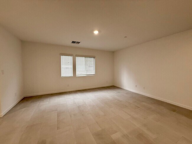 Building Photo - BRAND NEW 3 BED 2.5 BATH 2 BALCONY 2 CAR GARAGE TOWNHOUSE IN HENDERSON FOR RENT!!