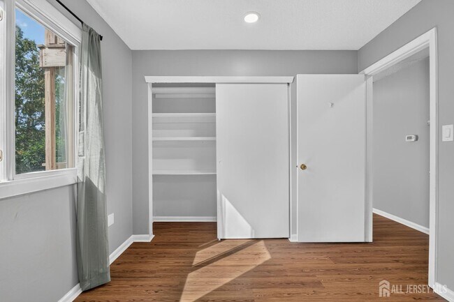 Building Photo - 5208 Ravens Crest Dr