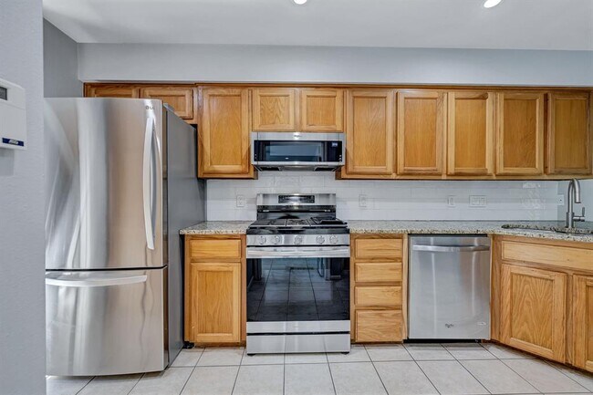 Building Photo - 3406 Westside Cove