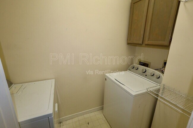 Building Photo - 11418 Hardwood Dr