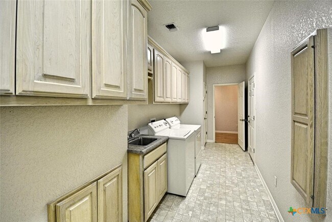 Building Photo - 2725 Diamond Trail