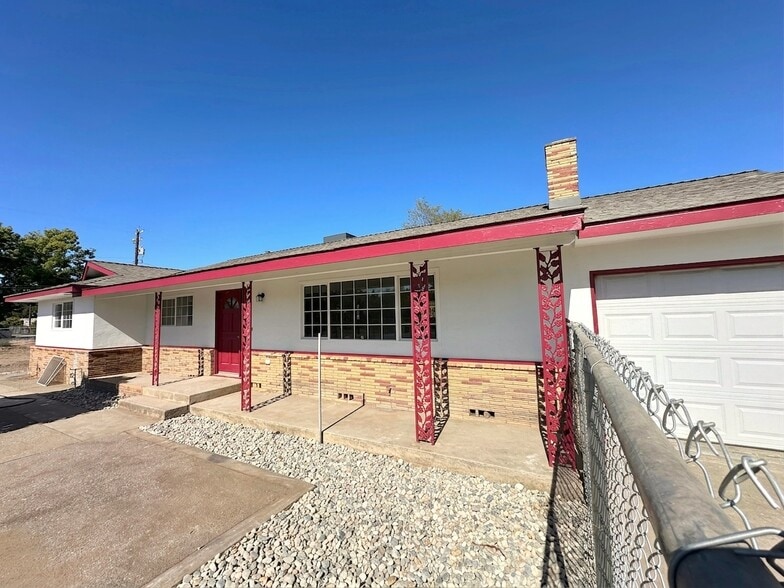 Building Photo - 15050 Cottage Ave