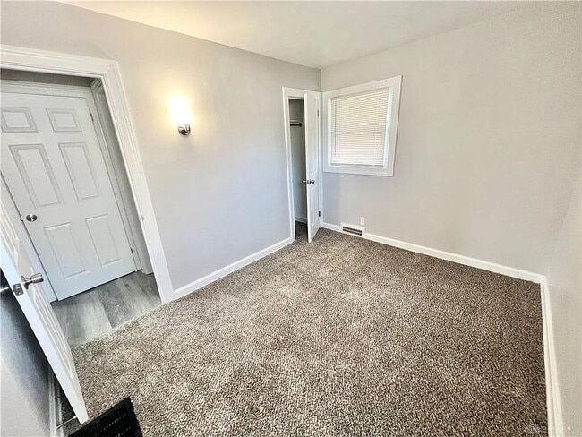 Building Photo - 753 Cosler Dr