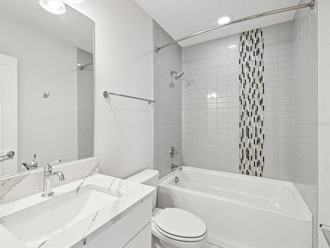 Building Photo - 946 Highland Ave