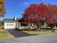Building Photo - Roomy Rancher in Blue Ridge Summit