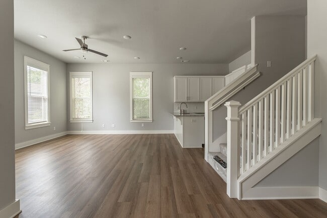 Building Photo - New 3 BR/3.5 BA home in Willow Bend