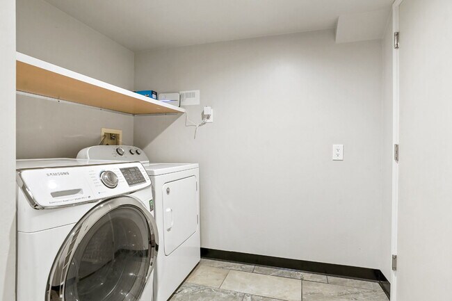 Building Photo - Charming 1 Bedroom  Retreat in the Heart of Denver