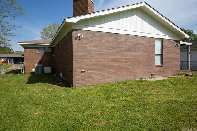 Building Photo - 5800 Hopson Dr