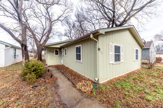 Building Photo - 804 Pottawatomie Ave