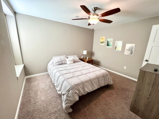 Building Photo - Spacious 4 Bedroom Home in Scenic Meadows ...