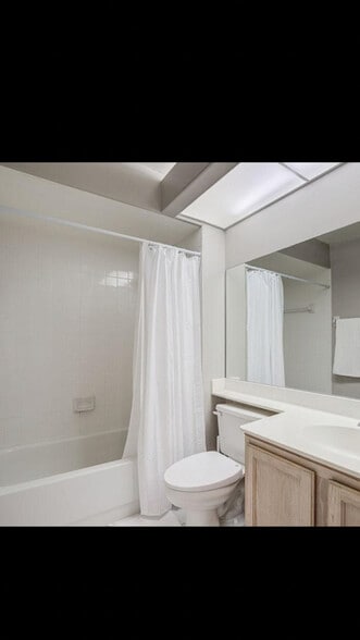 Building Photo - 28080 Cavendish Ct