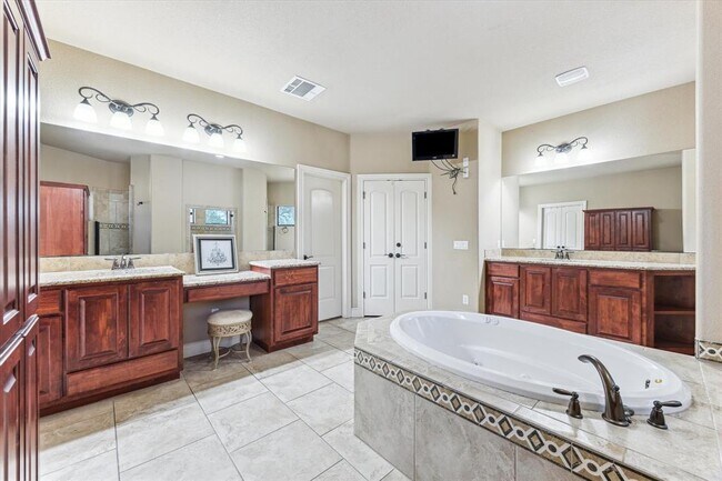 Building Photo - 141 Silverado Dr