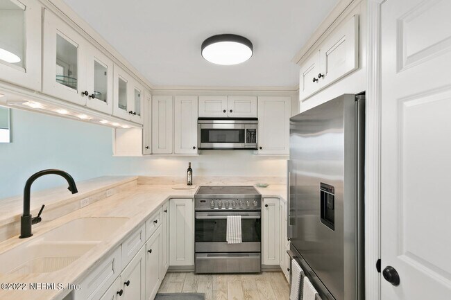 Building Photo - 829 1st St S