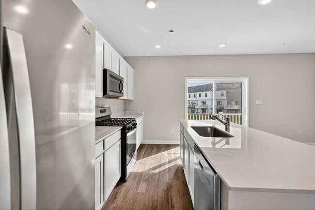 Building Photo - 15006 General Lafayette Blvd