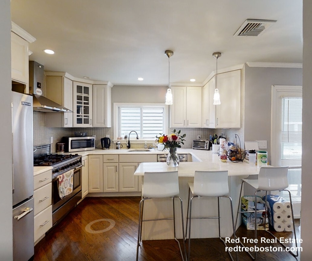 Building Photo - 329 W 4th St