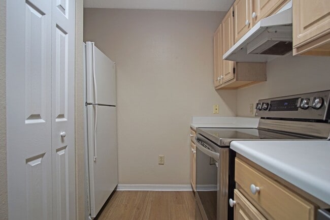 Building Photo - 1 Bedroom / 1 Bathroom Condo with Resort-Style Living