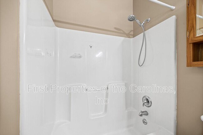Building Photo - 215 6th St