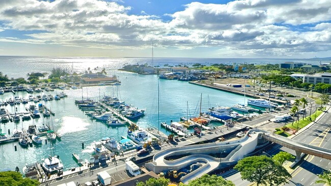 Building Photo - Victoria Place | Ocean-Facing Corner Resid...