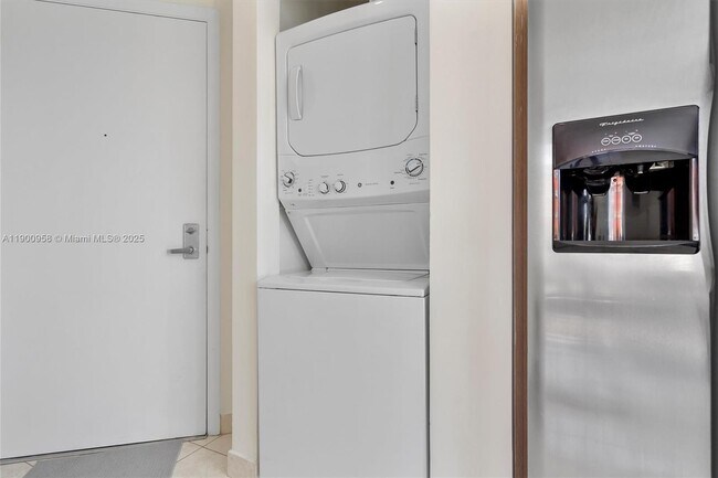 Building Photo - 350 NE 24th St