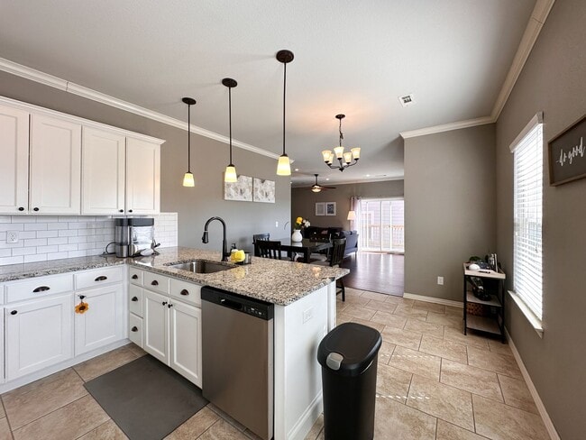 Building Photo - 3807 W Pawnee Rd