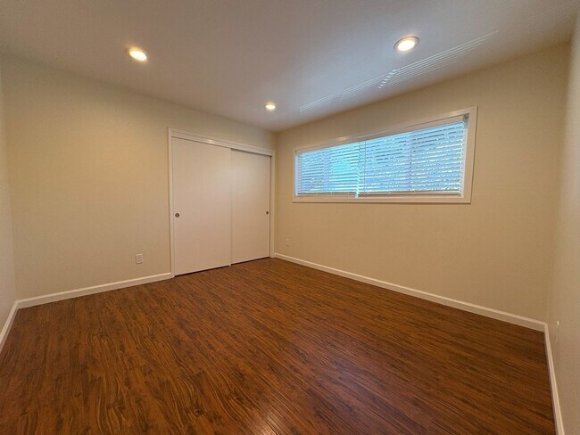 Building Photo - Stylish & Comfortable 1-Bedroom Apartment ...