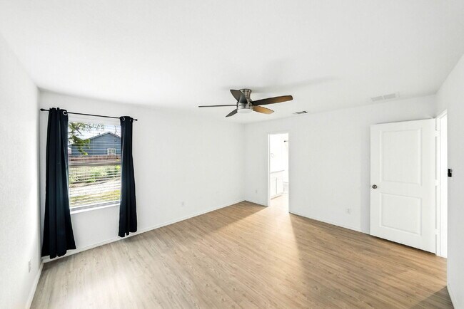 Building Photo - 3 Bedroom Single-Story Home for Rent with ...