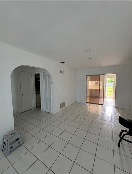 Primary Photo - 17320 NW 47th Ave