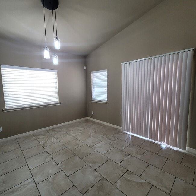 Building Photo - 14513 Meadow Lawn