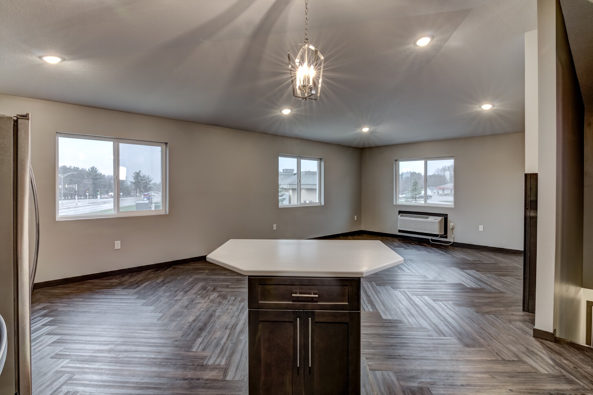 Building Photo - 1000 N Hillcrest Pky