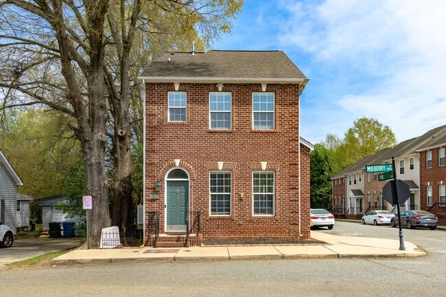 Building Photo - 21241 Pine St