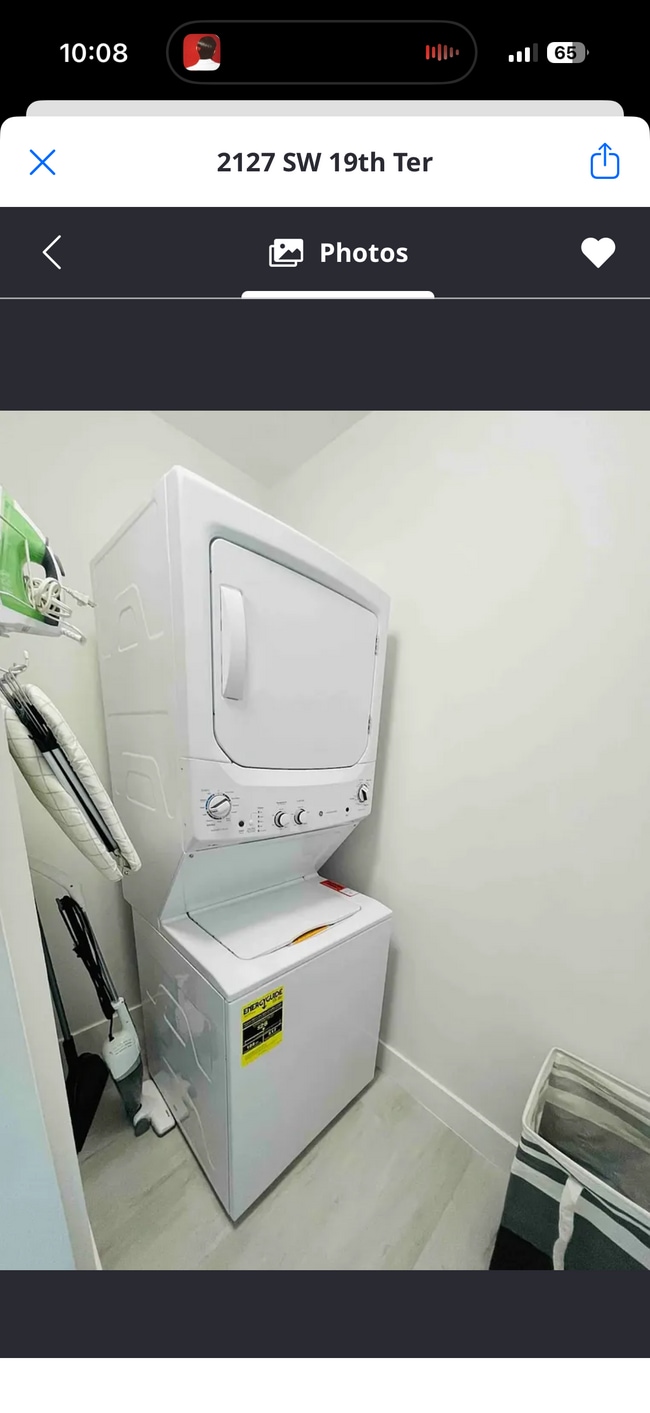 Building Photo - 2127 SW 19th Ter