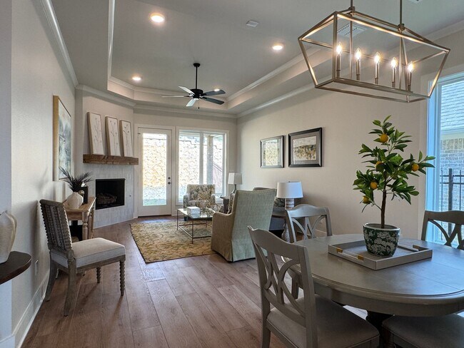 Building Photo - 9248 Villas Ct