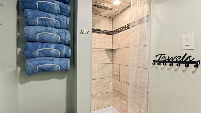 Building Photo - 27 S Oakland Ave